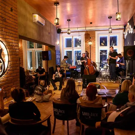 Lord Jack アパート ジェシュフ